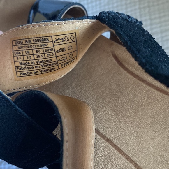 Ugg patent leather scrappy sandals size 8.5 - Picture 5 of 9